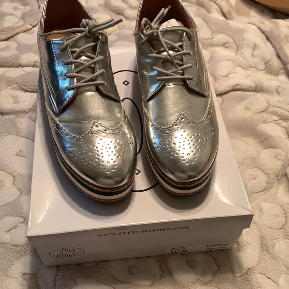 Steve Madden sliver platform sneaker